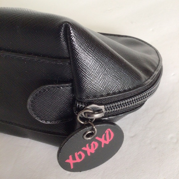 VICTORIAS SECRET HEART SHAPED MAKEUP BAG - Picture 5 of 10
